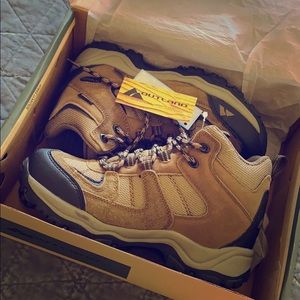 Outland youth hiking boot